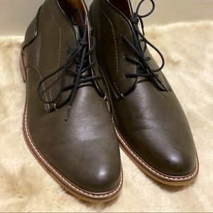 Nice Steve Madden men’s dress shoe.  Faux leather, in “like new” condition